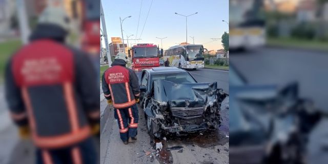 Malatya'da otomobil minibüse çarptı, 1 kişi öldü, 1 kişi yaralandı