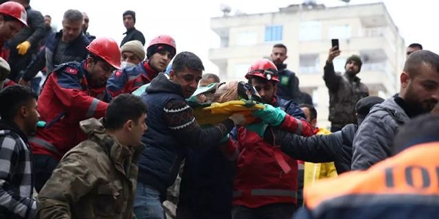 AFAD 10 ili vuran 7.7'lik depremin acı bilançosunu açıkladı