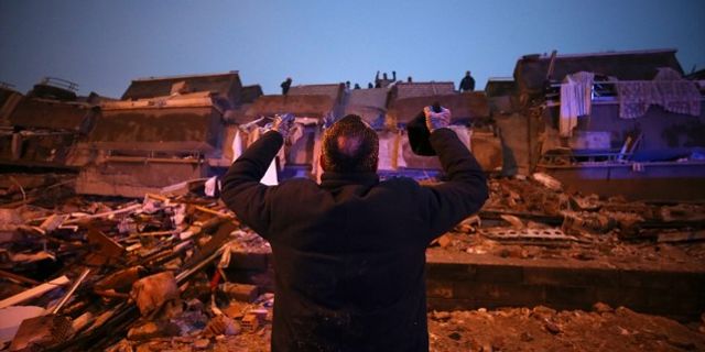 AFAD son durumu açıkladı: Can kaybı 2.921'e yükseldi!