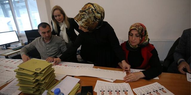 Yurt dışına kayıtlı Türk vatandaşları için oy verme süreci başladı