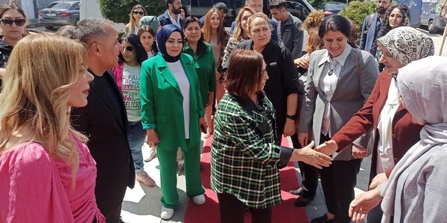 Selvi Kılıçdaroğlu Van'da kadınlar ve çocuklarla bir araya geldi