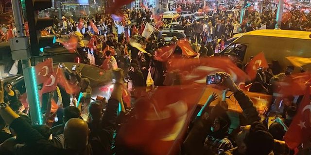 Erdoğan'ın seçim zaferi Van'da kutlandı