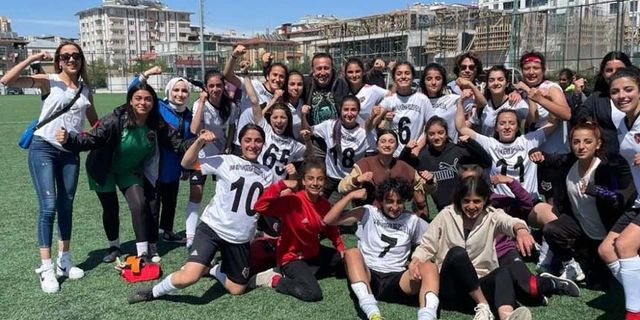 Büyükşehir Kadın Futbol Takımı Play-Off’a kaldı
