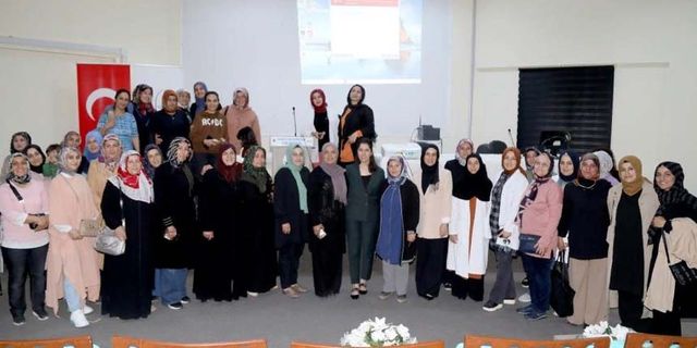 Büyükşehir Belediyesi kursiyerlerin Anneler Günü’nü kutladı
