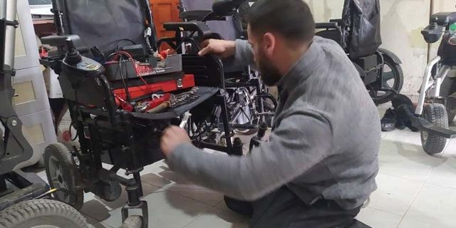 Van'da engelli genç akülü araç tamir ederek engellilere destek oluyor