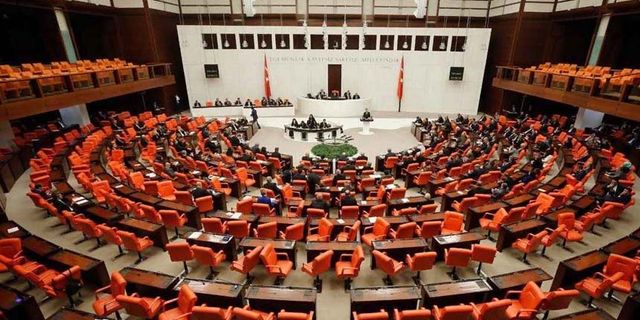 Meclis'e giren 30 yaş altındaki 5 vekilden 4'ü AK Parti'den