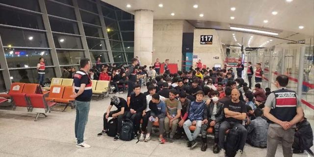 2023'te 42 bin 685 düzensiz göçmen sınır dışı edildi