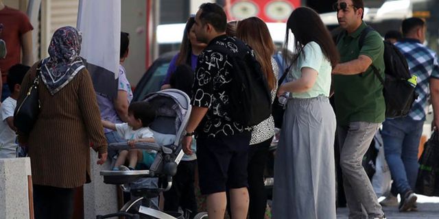 İranlı turistler Van esnafına çifte bayram yaşattı