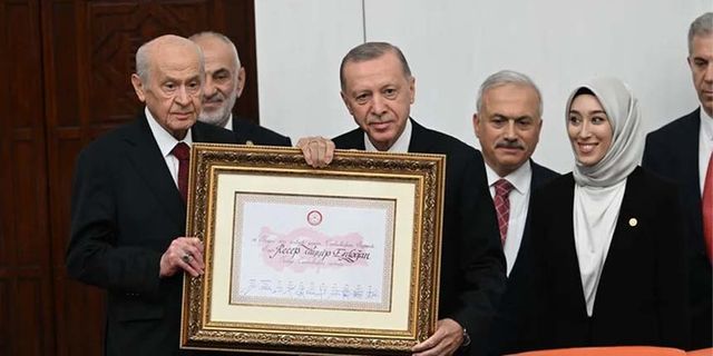 Cumhurbaşkanı Erdoğan TBMM'de yemin ederek mazbatasını aldı!