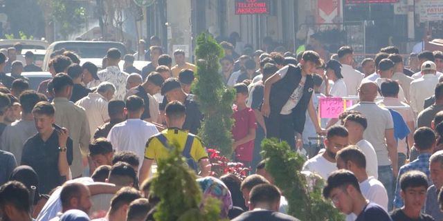Van’da çarşı pazarda Kurban Bayramı yoğunluğu