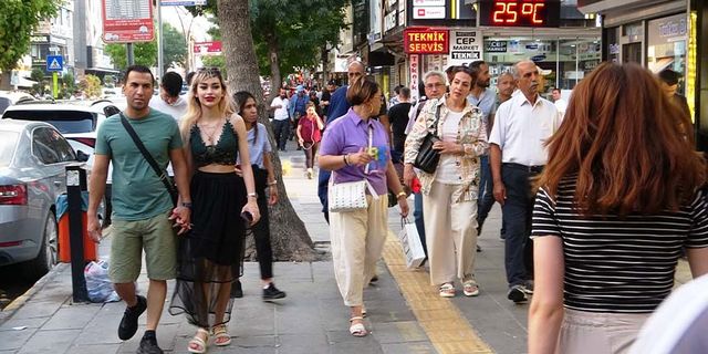 İranlı turistler Van'da hareketlilik oluşturdu