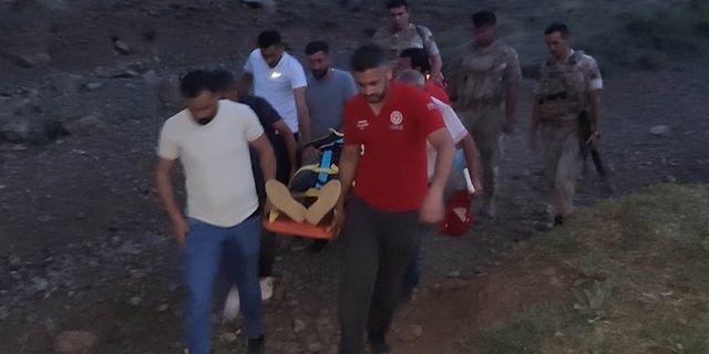 Van'da dağda düşerek yaralanan kişi kurtarıldı