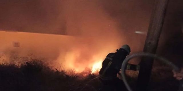 Başkale’de anız yangını
