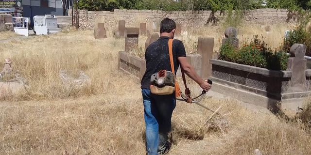 Erciş'te mezarlıkların bakım ve onarımı yapıldı