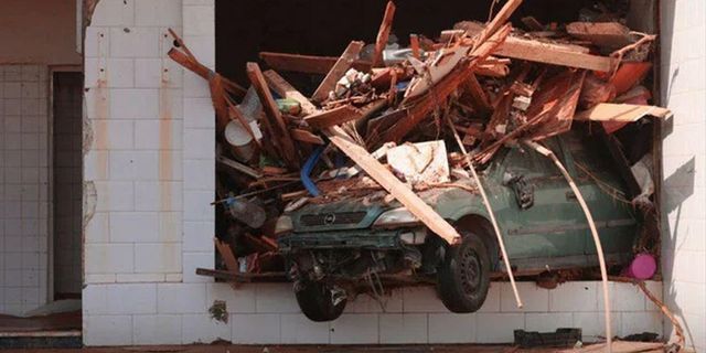 Libya'da sel felaketi: Kayıp sayısı 10 bine ulaştı