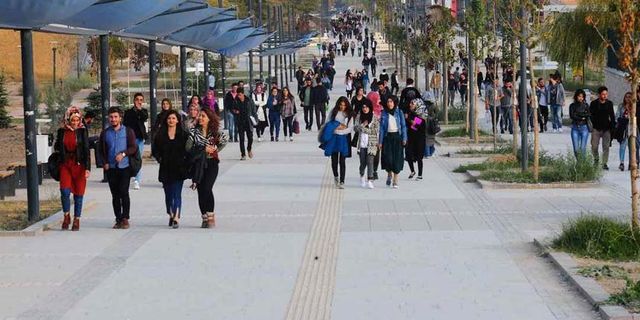 Van YYÜ’nün yeni öğrencileri Van’ı gezecek