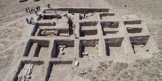Van'da Urartular dönemine ait anıtsal yapı grubu ortaya çıkarıldı