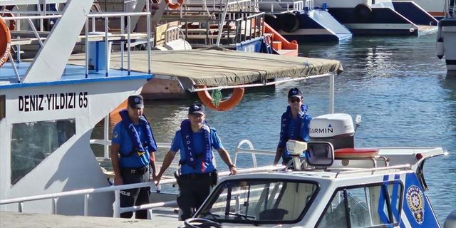 Deniz polisi ekipleri Van Gölü'ndeki denetimlerini sürdürüyor