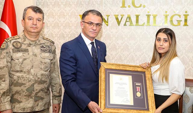Van'da şehit eşine Devlet Övünç Madalyası ve Beratı verildi