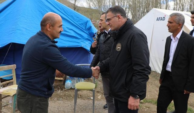 Ozan Balcı Depremzedelerle Bayramlaştı