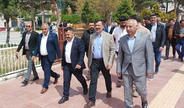MHP heyeti, Erciş'te esnafı ziyaret etti
