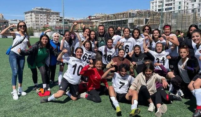 Büyükşehir Kadın Futbol Takımı Play-Off’a kaldı
