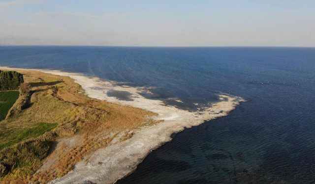 Van Gölü’ndeki çekilmeler ciddi boyuta ulaştı