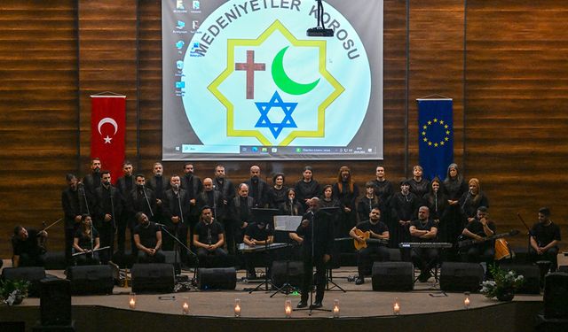 Antakya Medeniyetler Korosu Van'da konser verdi