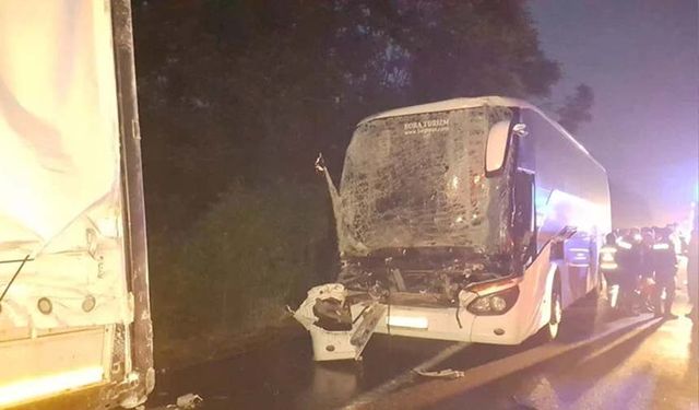 AK Partili seçmenleri taşıyan otobüs kaza yaptı: 22 yaralı