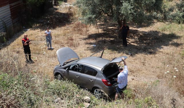 Otomobilinin el frenini çekmeyi unuttu, metrelerce peşinden koştu