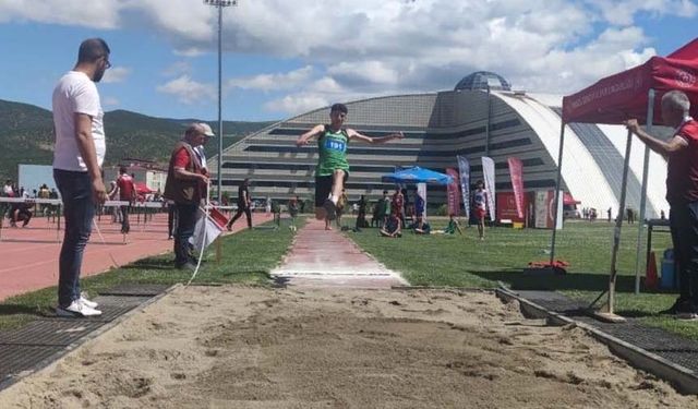 Bingöl’e 10 ilden gelen 200 sporcu atletizm pistinde ter döktü