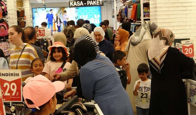 Van’da alışveriş telaşı başladı