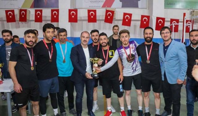 Başkale'de voleybol turnuvası sona erdi