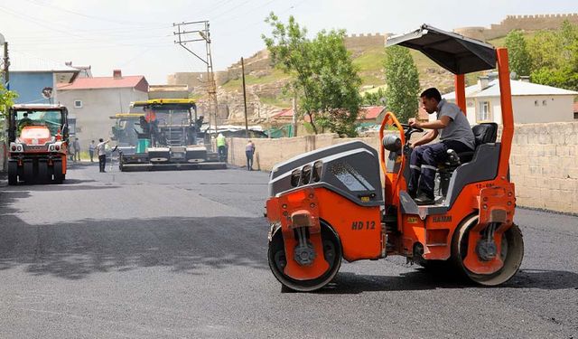 Büyükşehir'in asfalt çalışmaları devam ediyor