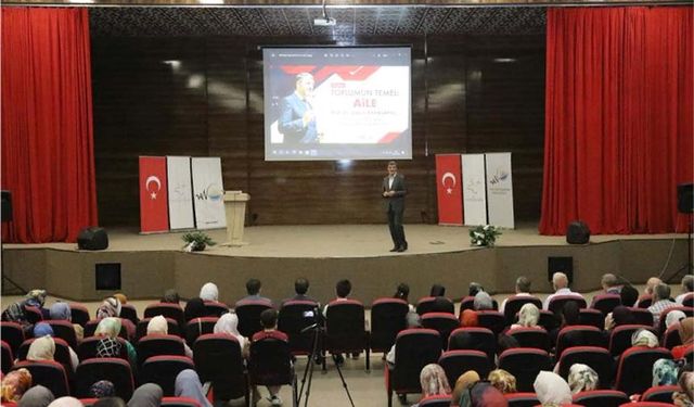 Van’da ‘Toplumun Temeli Aile' semineri düzenlendi