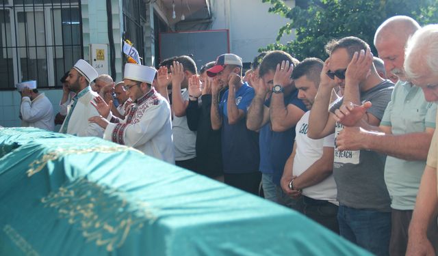 İzmir'deki feci kazada hayatını kaybedenler toprağa verildi