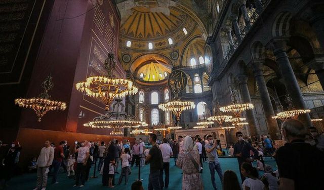 Ayasofya 3 yılda yaklaşık 21 milyon ziyaretçiyi ağırladı