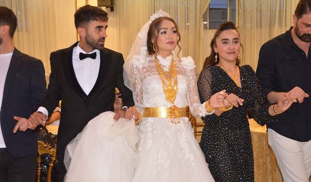 Rusya'dan Hakkari'ye gelin gelen Alona için yöresel düğün yapıldı