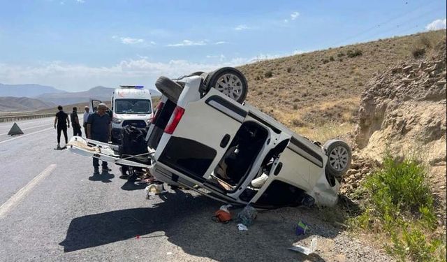 Van-Hakkari yolunda feci kaza: 5 yaralı