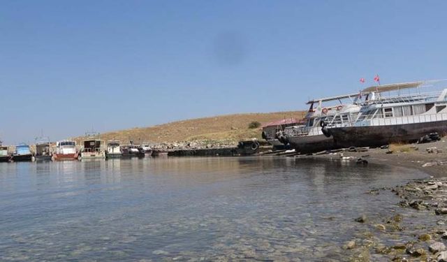 Van Gölü’ndeki balıkçı barınakları bilimsel çalışmalara konu oldu