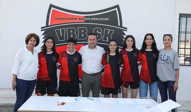 Büyükşehir Belediyespor Kadın Futbol Takımı, 5 oyuncuyla sözleşme imzaladı