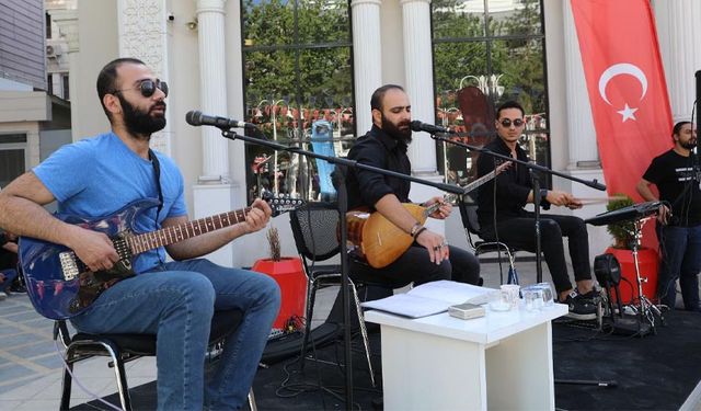 İpekyolu Belediyesi her Cumartesi günü canlı müzik düzenliyor