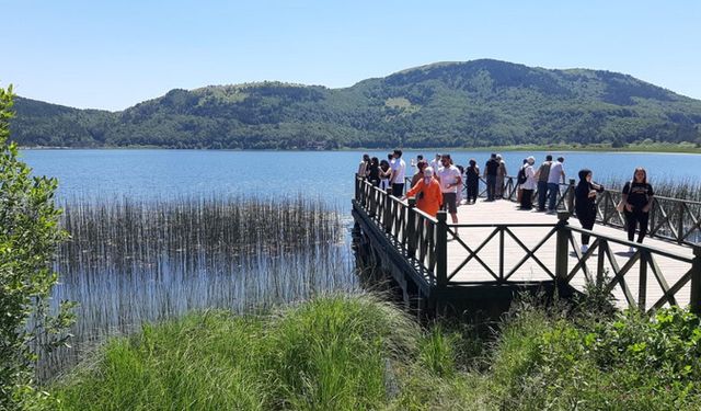 Abant Gölü Milli Parkı bayramda ziyaretçi akınına uğradı