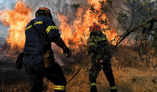 Rodos’taki orman yangını 6 gündür devam ediyor: 19 bin kişi tahliye edildi