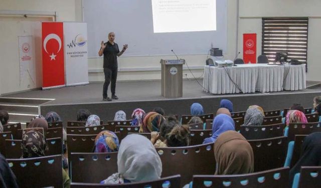 Van’da ‘Mahremiyet ve İstismar’ konulu seminer düzenlendi