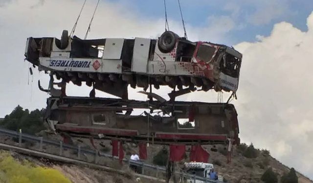 Viyadükten uçan yolcu otobüsünde hayatını kaybedenlerin sayısı 8'e yükseldi