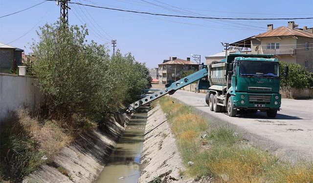 DSİ, Şamran Kanalını temizliyor