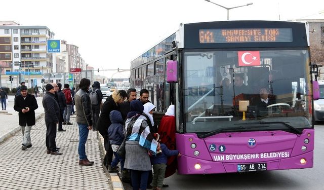 Bakan Göktaş'tan açıklama geldi! 65 yaş ve üzerine toplu taşıma ücretli mi olacak?