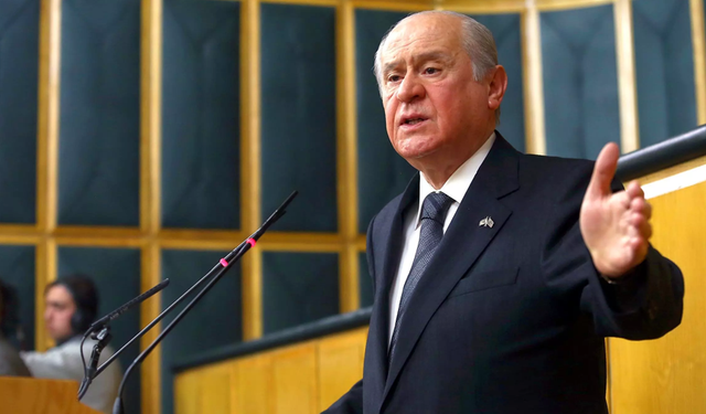 Bahçeli'den AK Parti'ye kutlama çiçeği