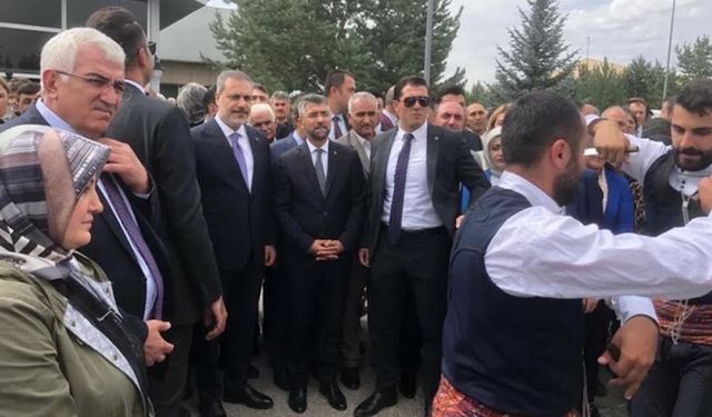 Dışişleri Bakanı Hakan Fidan'a Erzurum'da davullu zurnalı karşılama